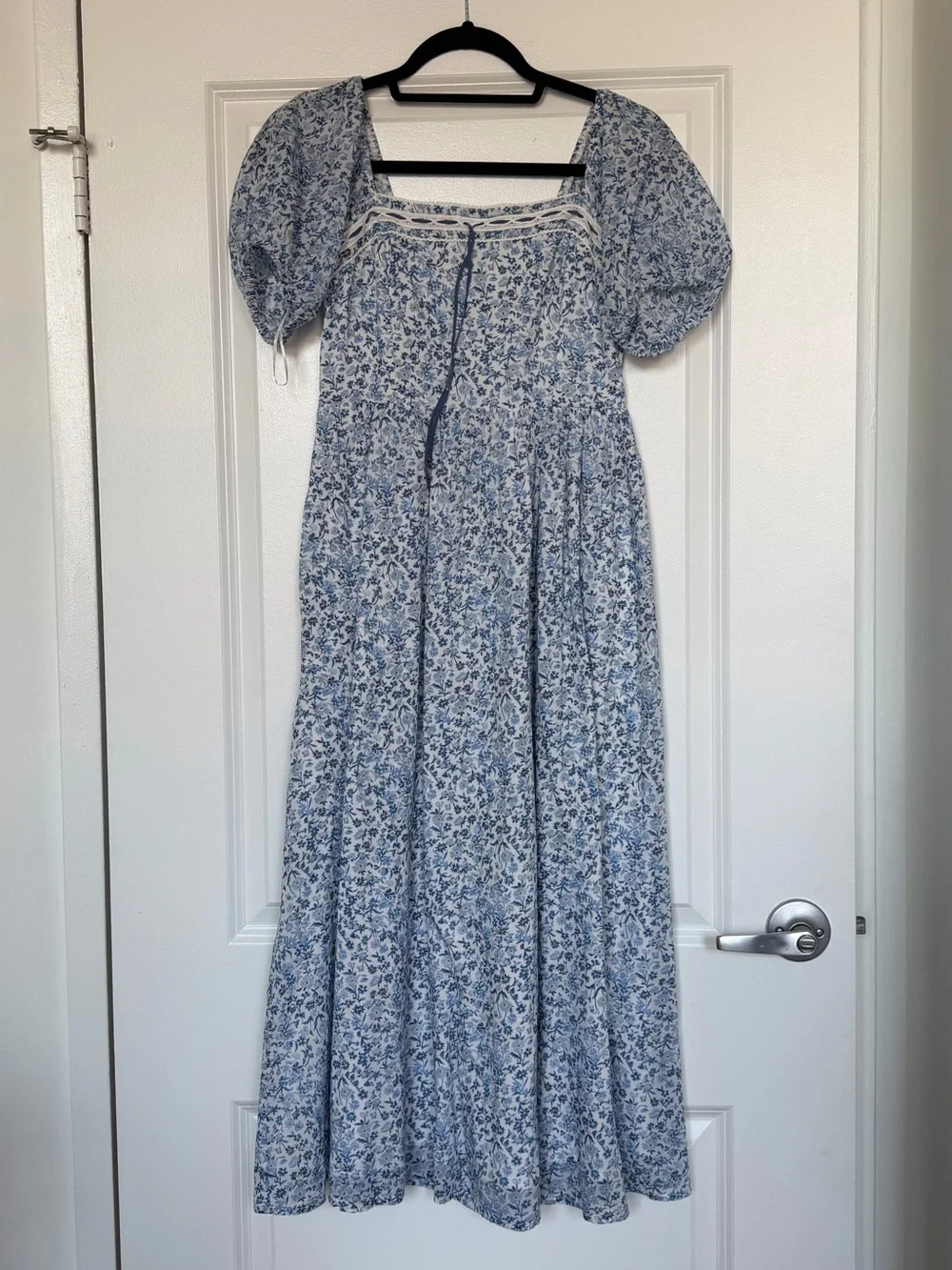 Blue Floral Puff-Sleeve Maxi Dress